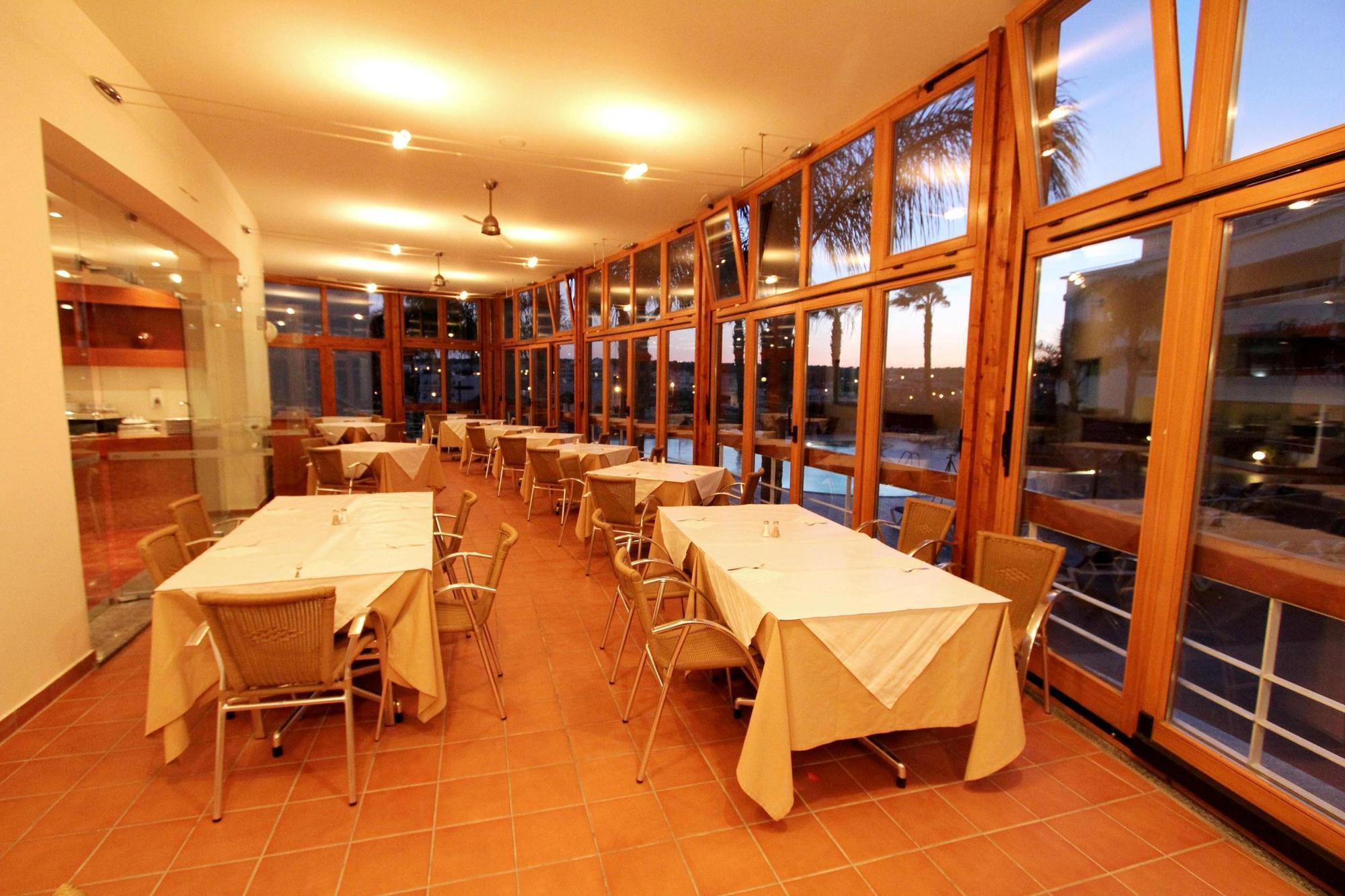 לאגוּ‏ש Vila Mos - Beach Resort מסעדה תמונה